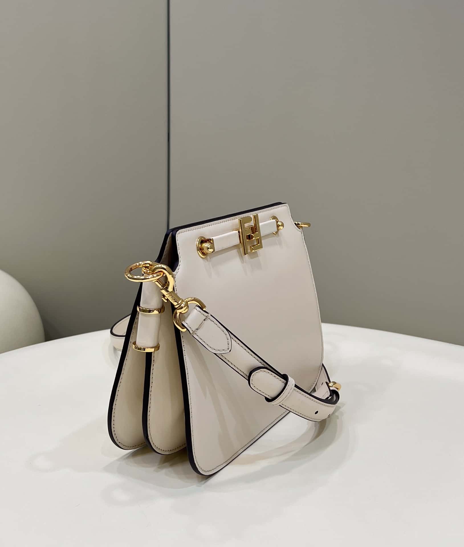 FENDI芬迪光滑小牛皮风琴肩背包8503-高仿包包