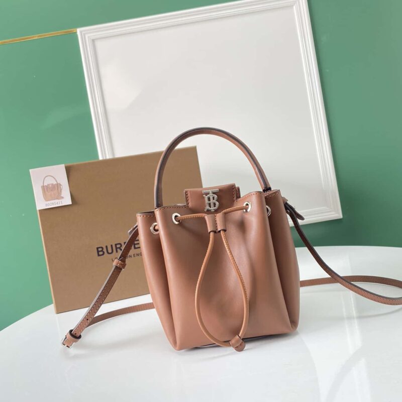 Burberry巴宝莉 立体版型的水桶包 焦糖色-高仿包包