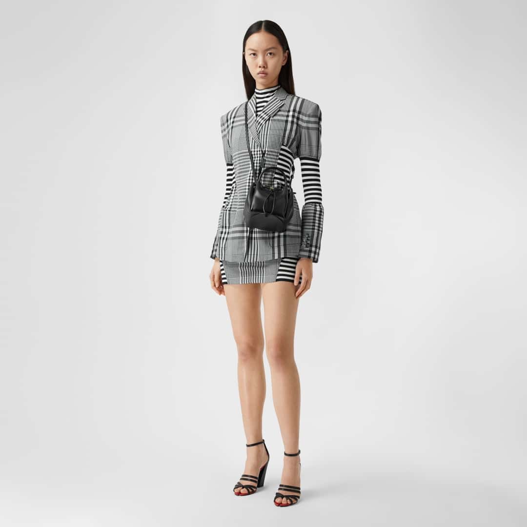 Burberry巴宝莉 立体版型的水桶包 黑色-高仿包包