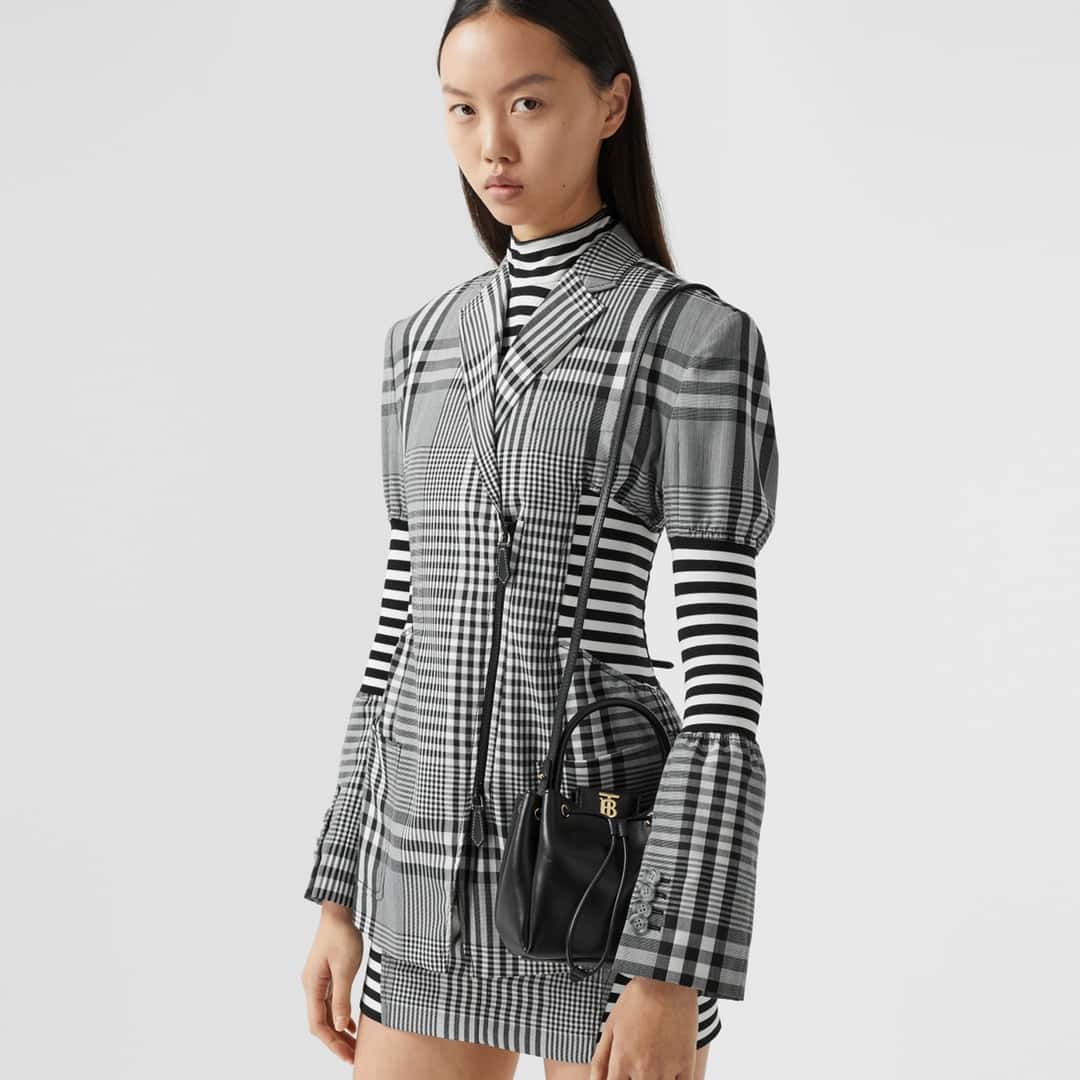 Burberry巴宝莉 立体版型的水桶包 黑色-高仿包包