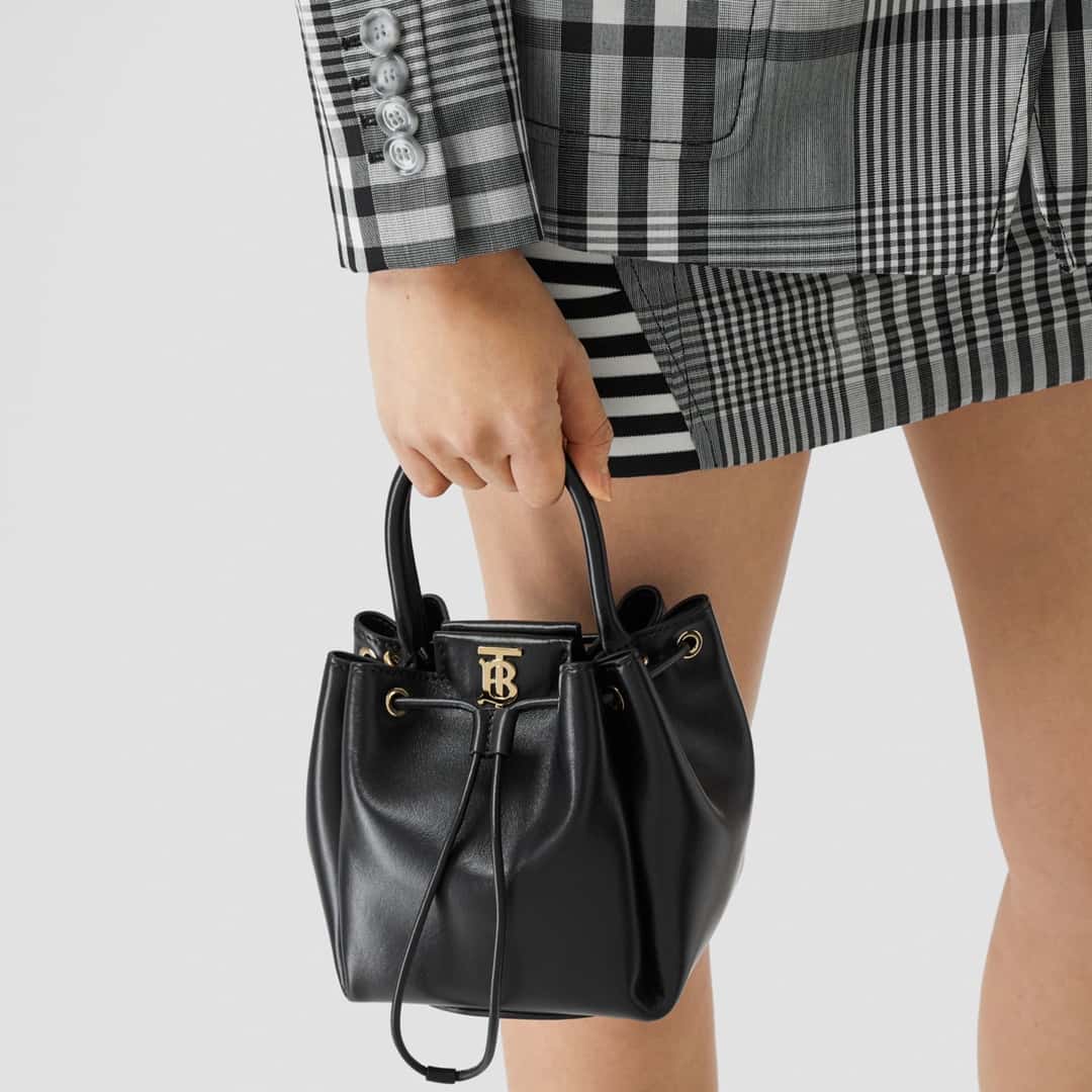 Burberry巴宝莉 立体版型的水桶包 黑色-高仿包包