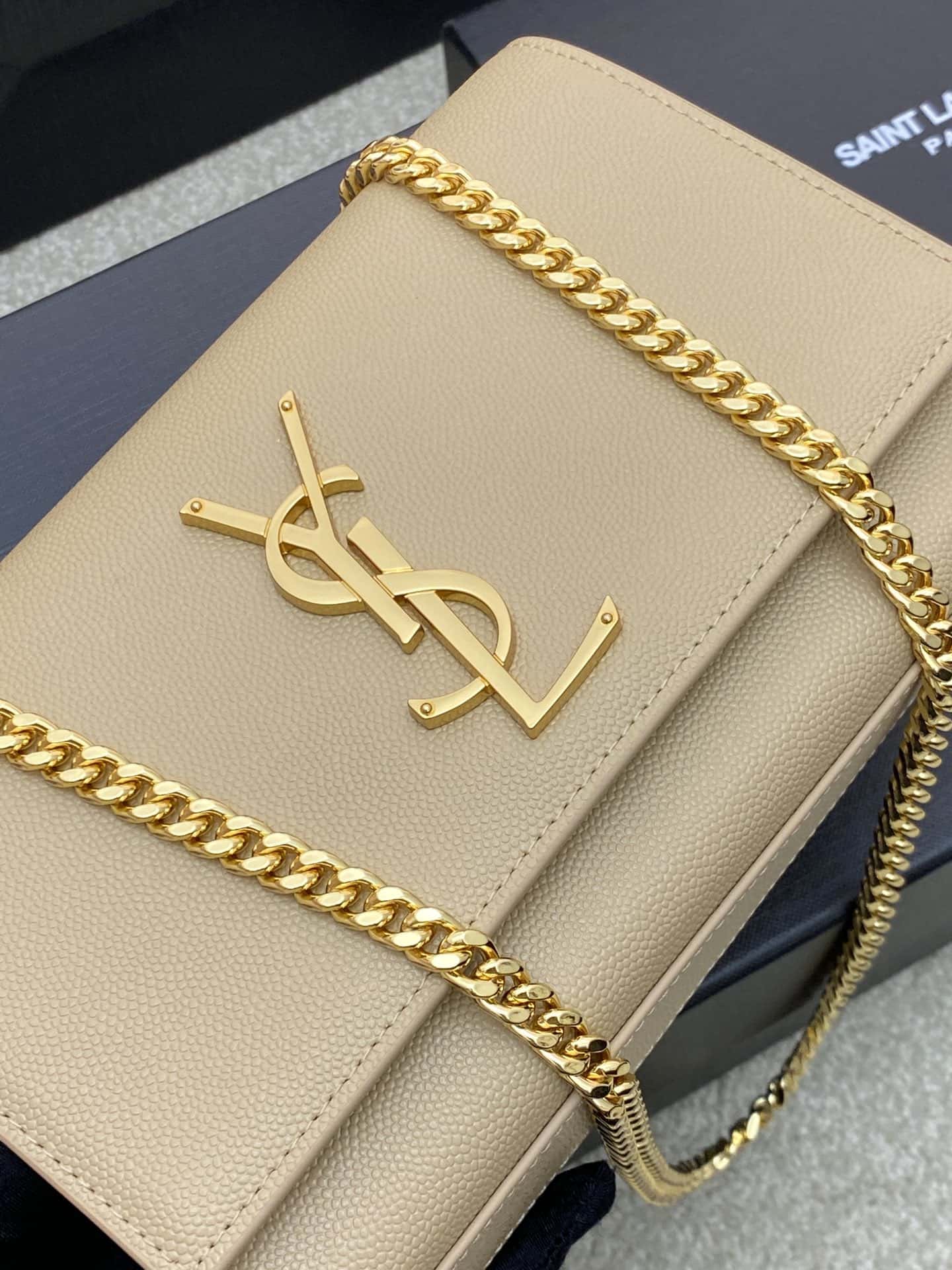 KATE 最经典的款式鳄鱼纹牛皮杏球纹/金型号：377629-高仿包包