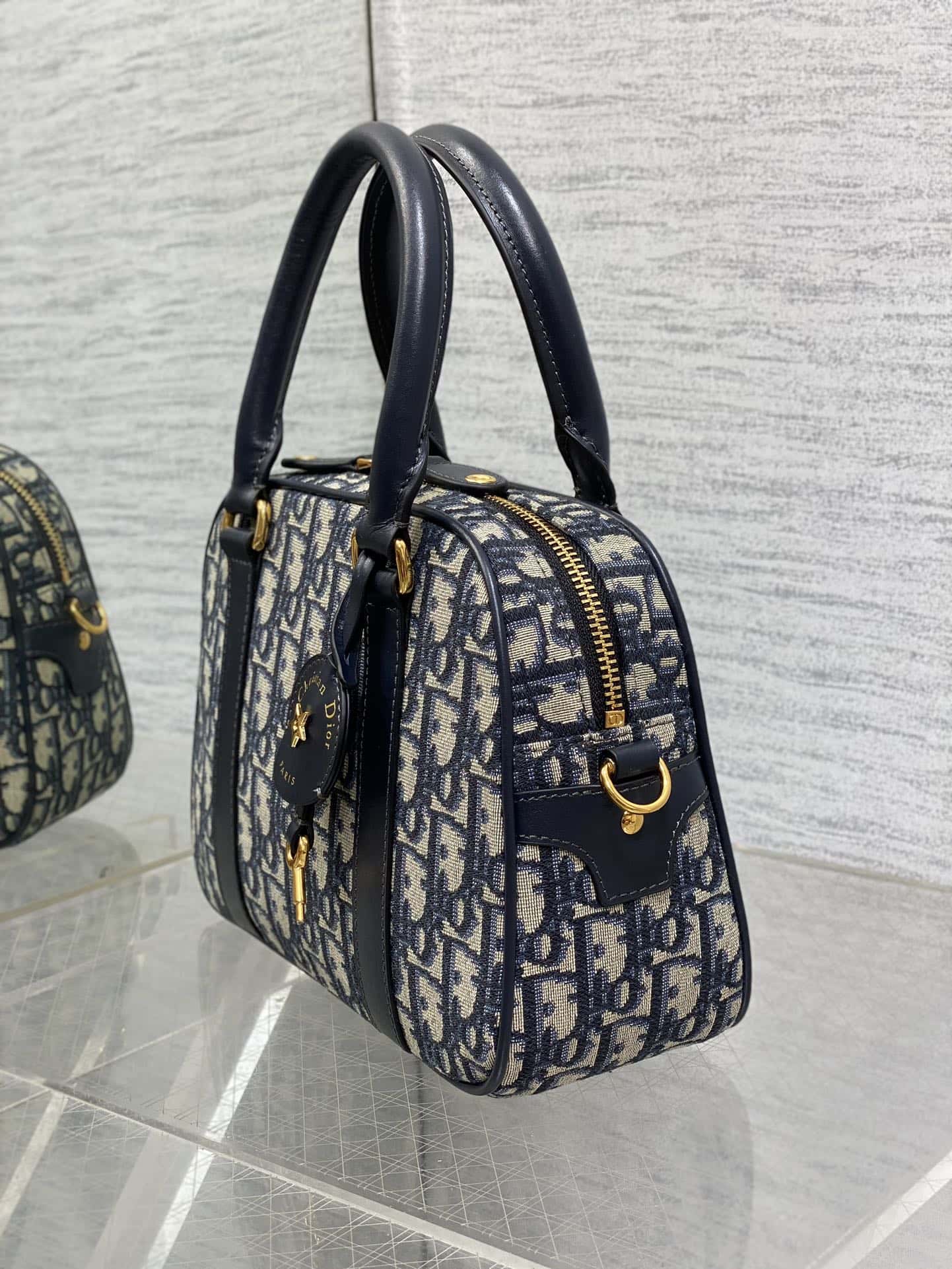 dior D-Vibe 保龄球包中号-高仿包包