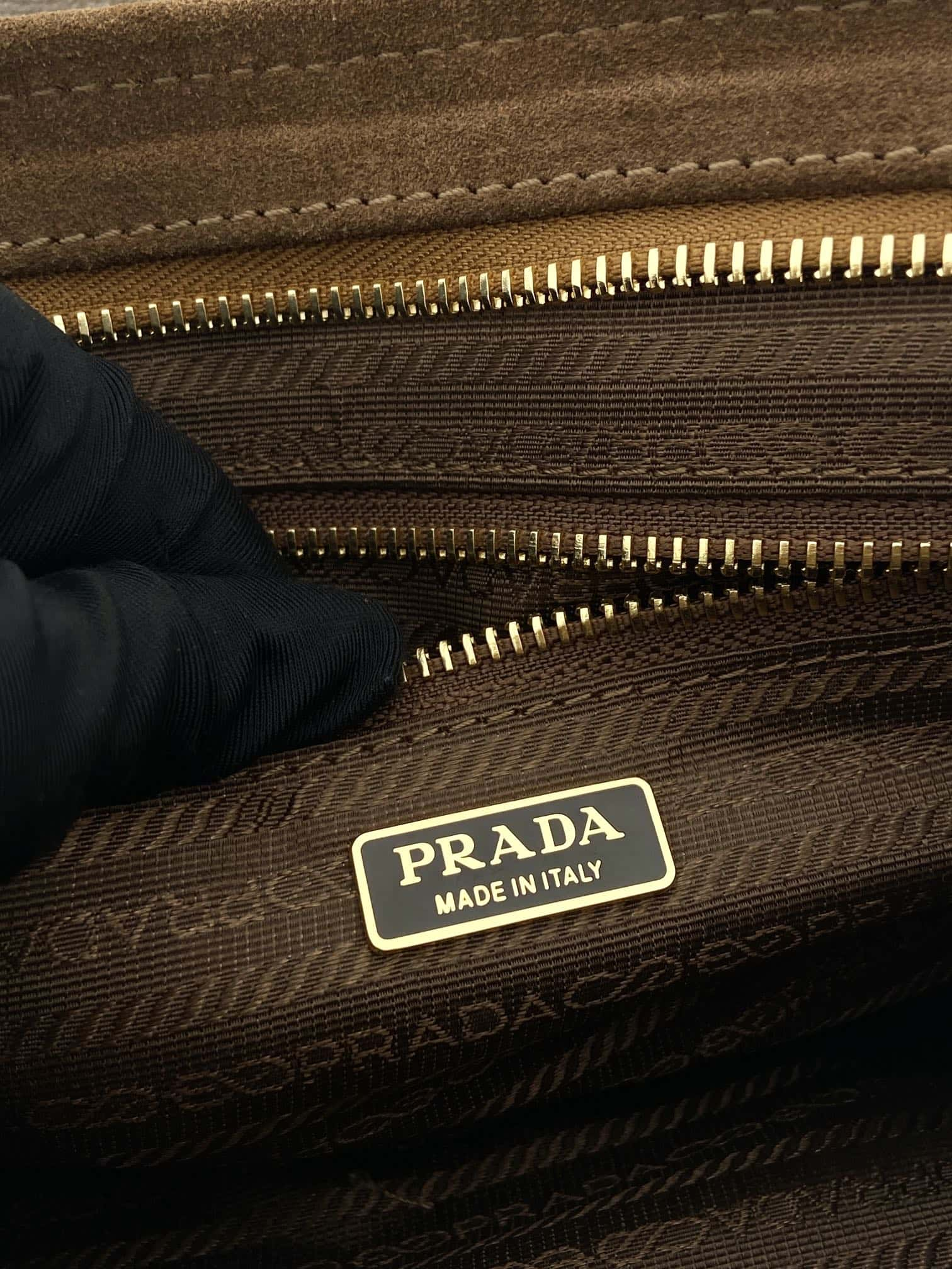 PRADA LusSolf磨砂皮 1BA426 深棕色