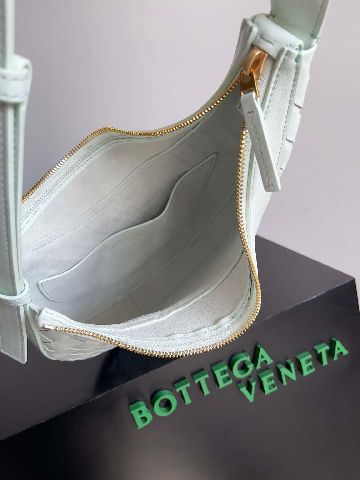 B家新品BV 新款Drop肩背包款号：755074-高仿包包