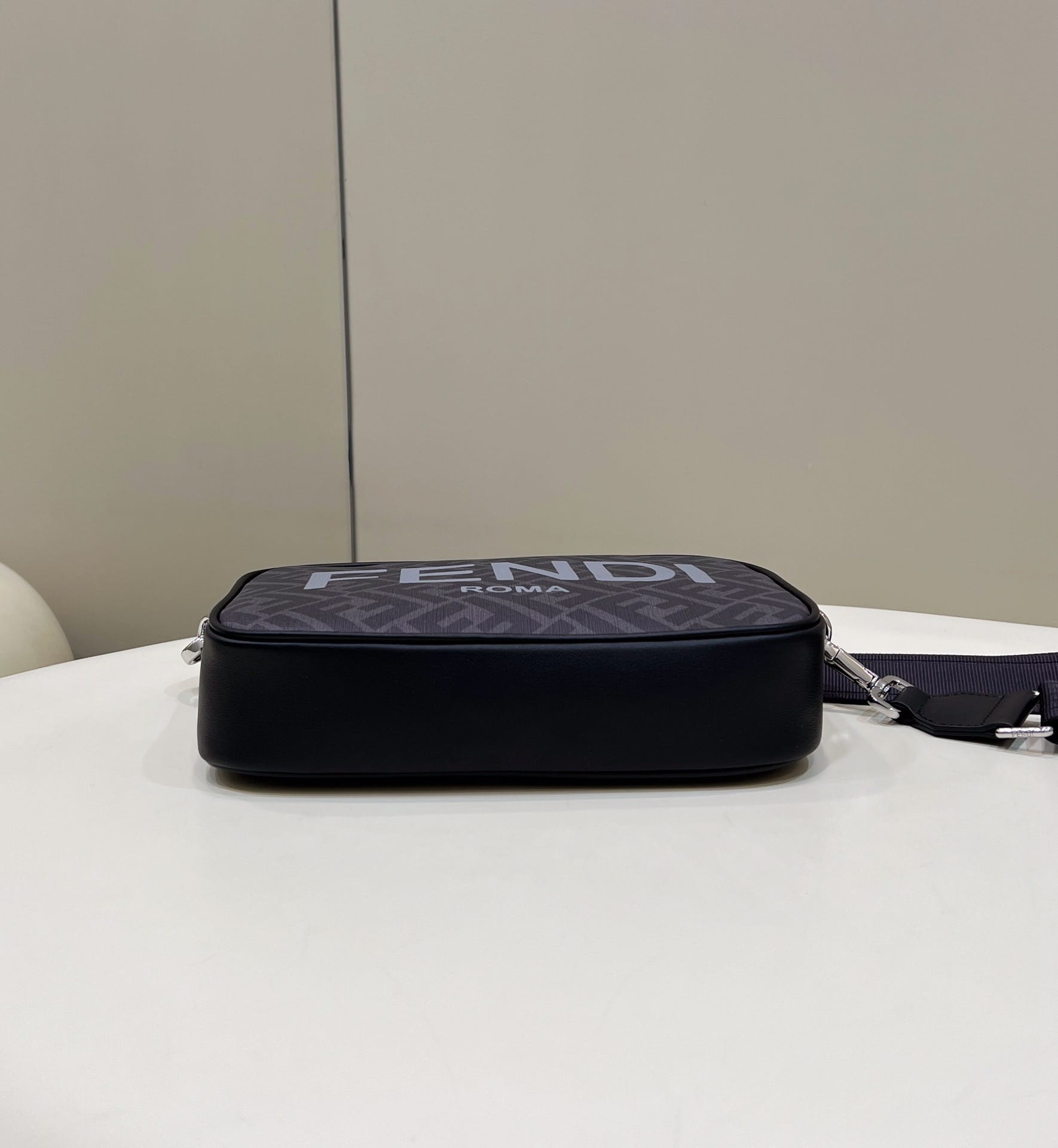 FENDI芬迪经典复古老花相机包8587-高仿包包