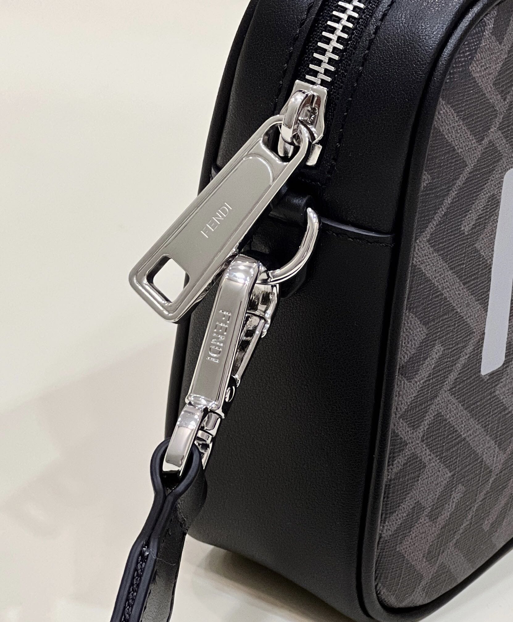 FENDI芬迪经典复古老花相机包8587-高仿包包