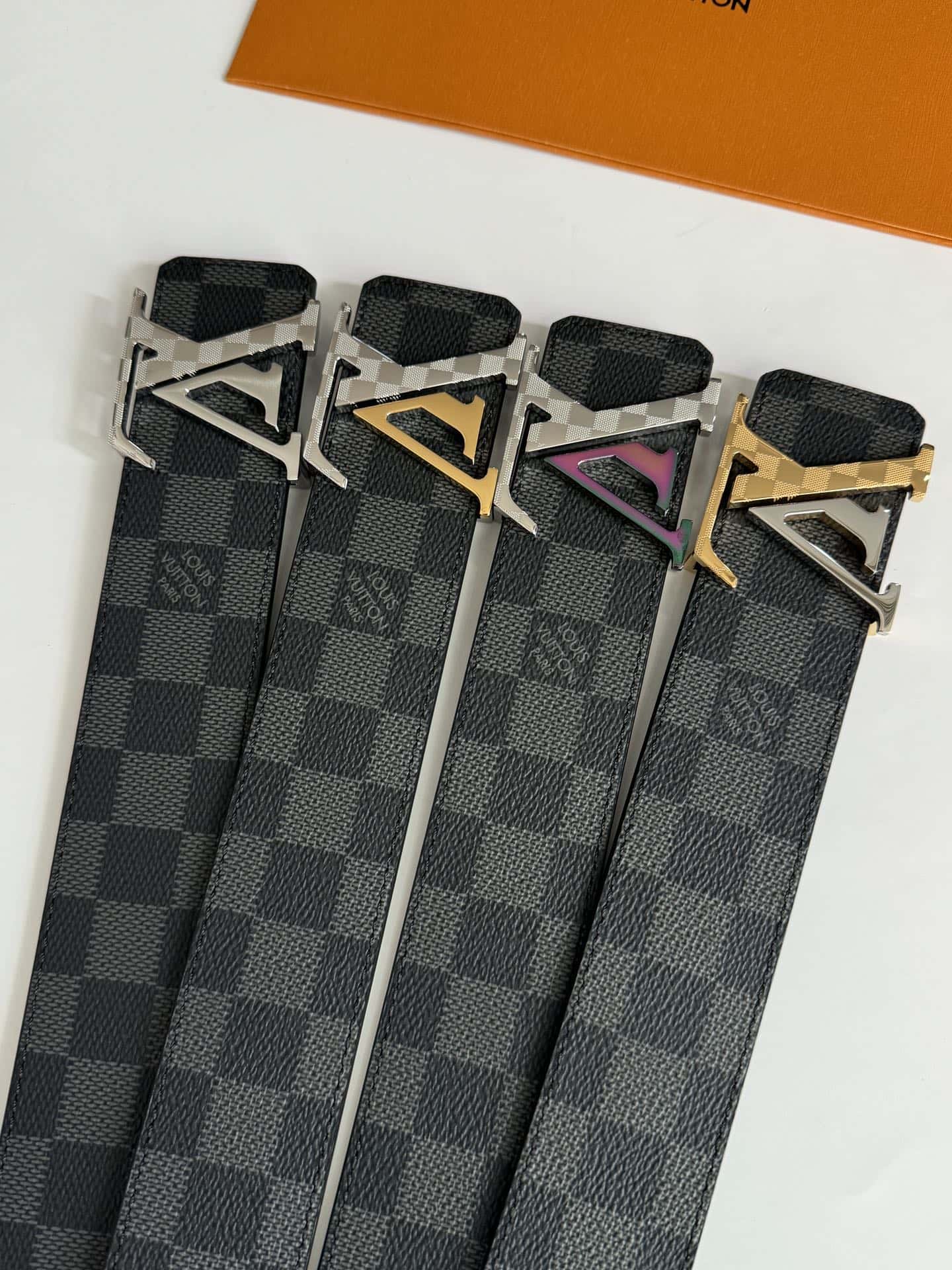 LV 字母logo金属扣双面可用腰带 4.0cm-高仿包包
