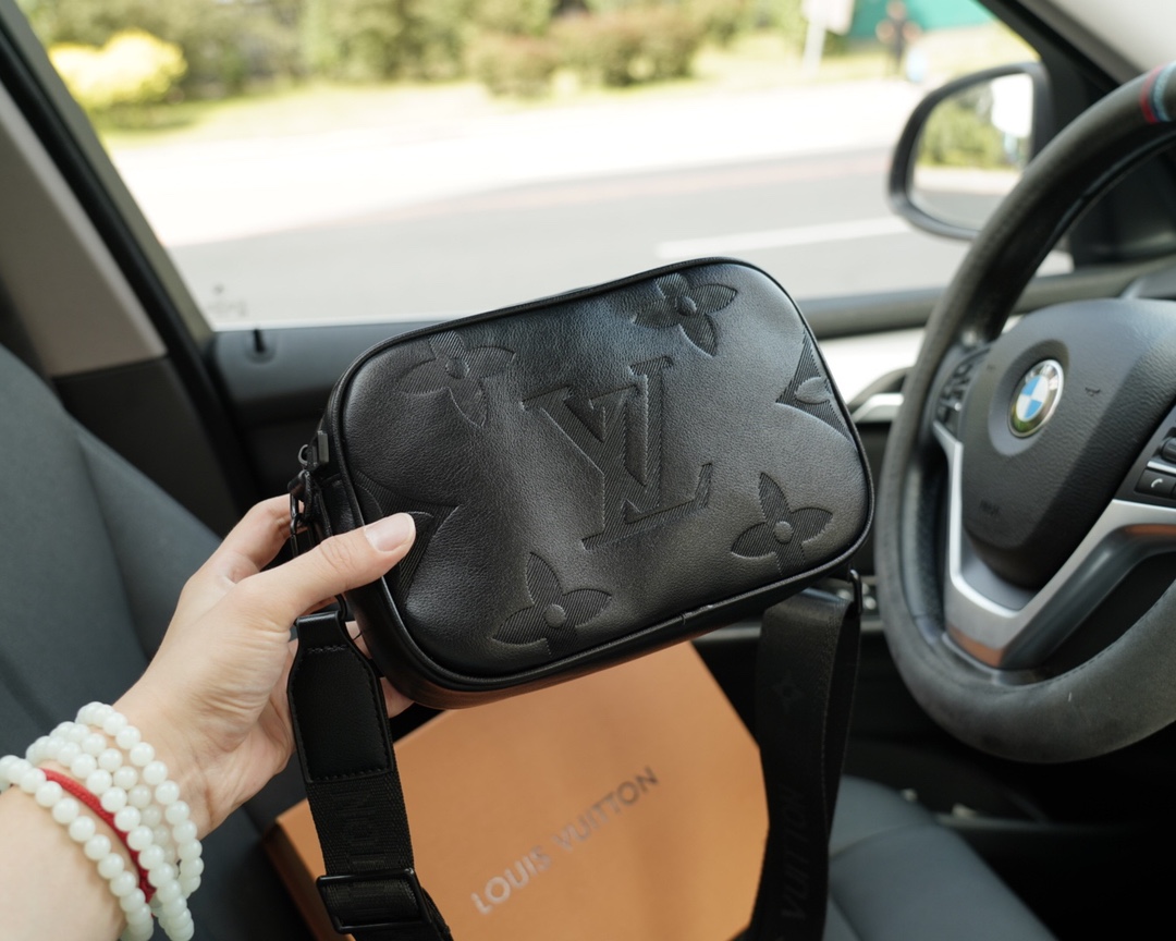 LV路易威登一比一斜挎单肩背包 永恒不过时的标志性产品顶级五金制作-高仿包包